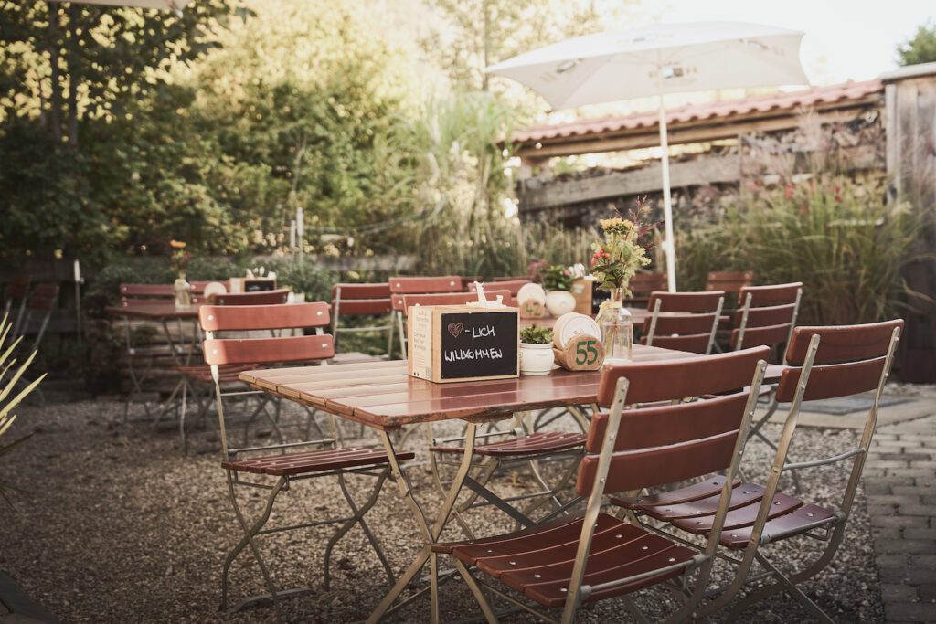 Ein Wirtshaus im Chiemgau mit einem schönen Biergarten
