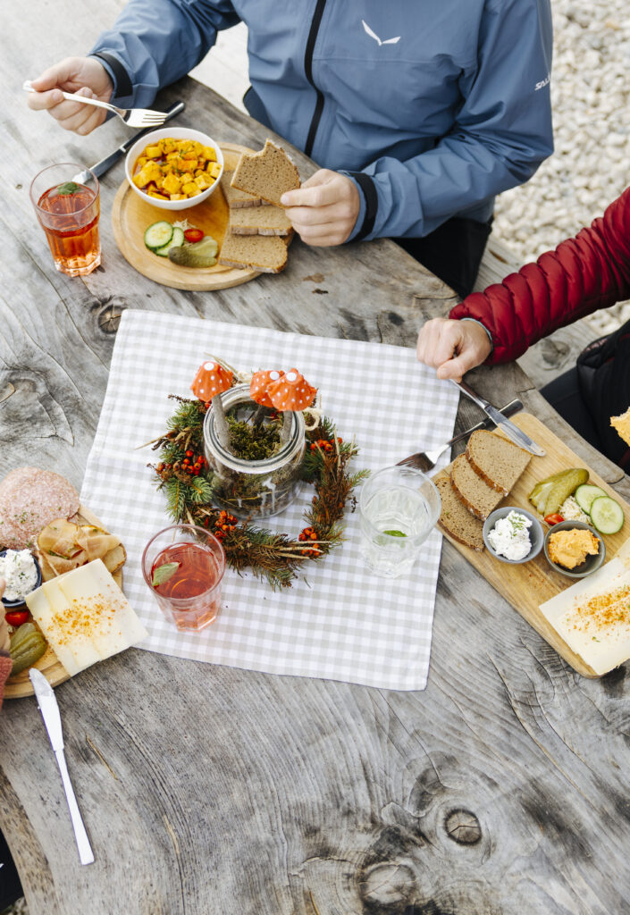 Almenwanderung mit deftiger Brotzeit